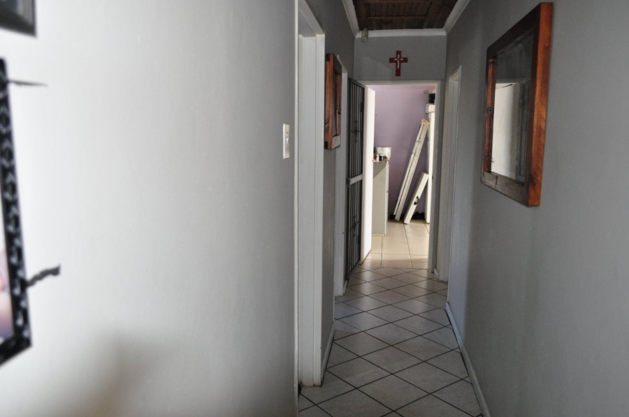 6 Bedroom Property for Sale in Wavecrest Eastern Cape